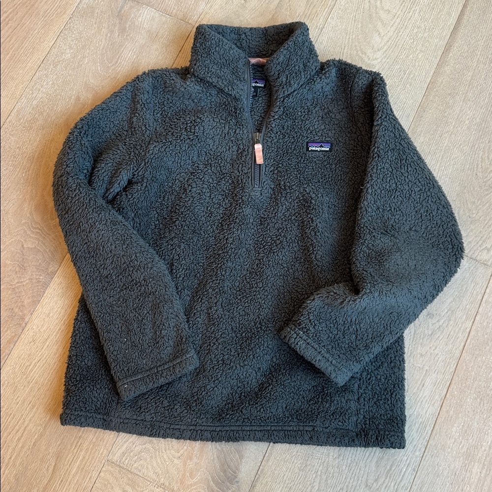 Patagonia Kids Fleece Pullover - Charcoal Grey & pink. Size XL, 14. 1/4 Zip.